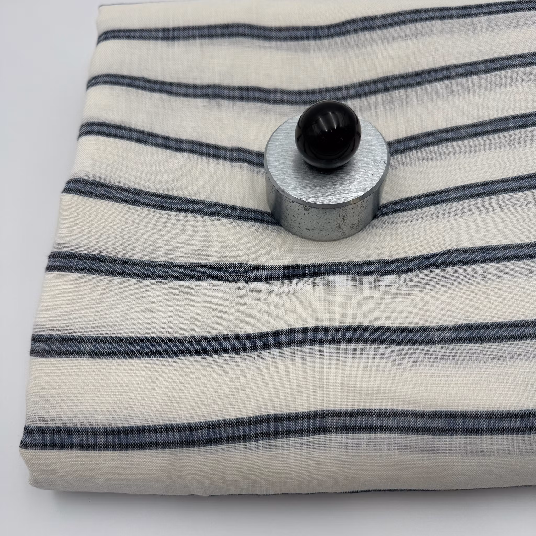 Lin vit m blåsvarta ränder Ralph L