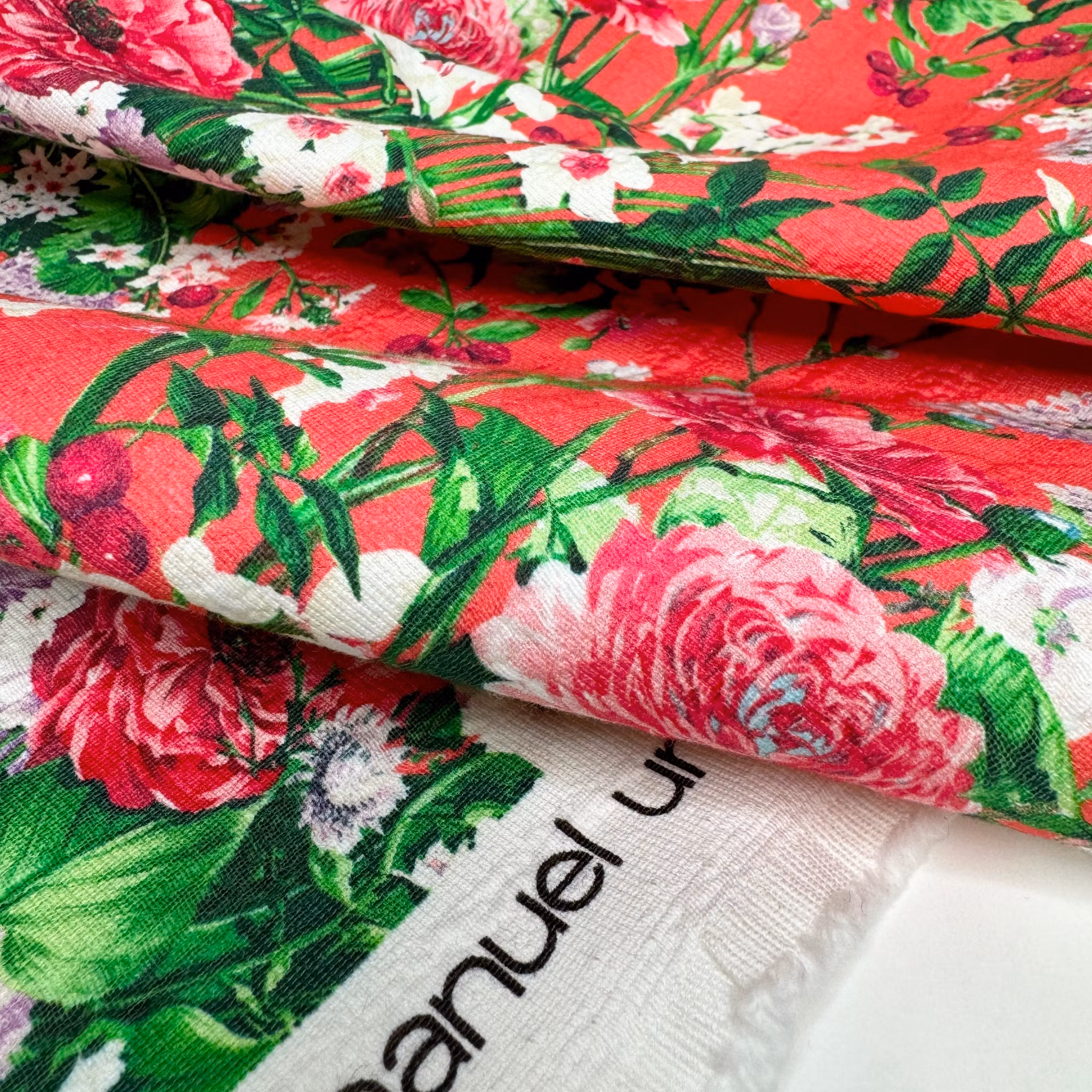 Bomull m struktur, kraftig ljusröd blommig Ungar*