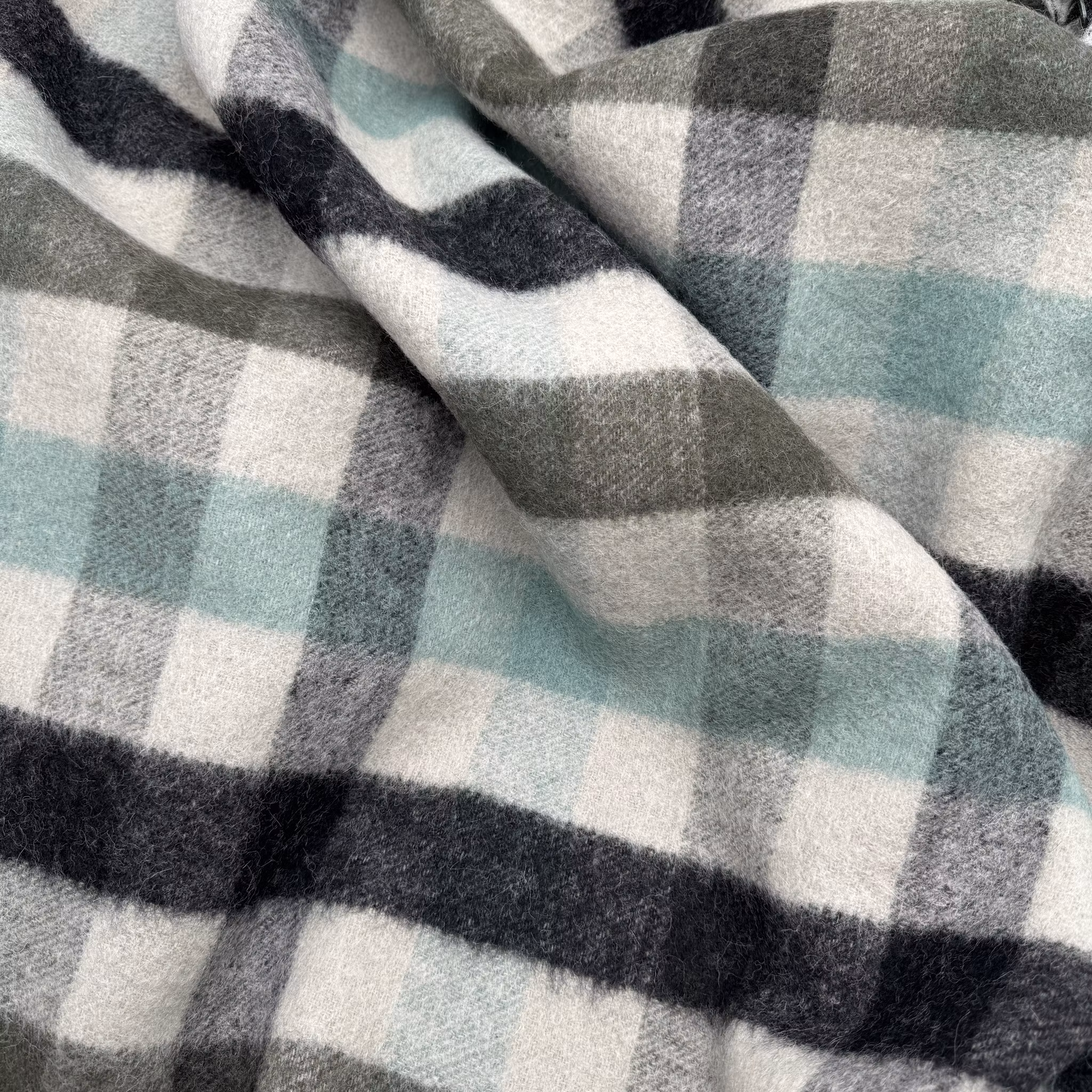 Kappull grön/turkos/svart fluffig