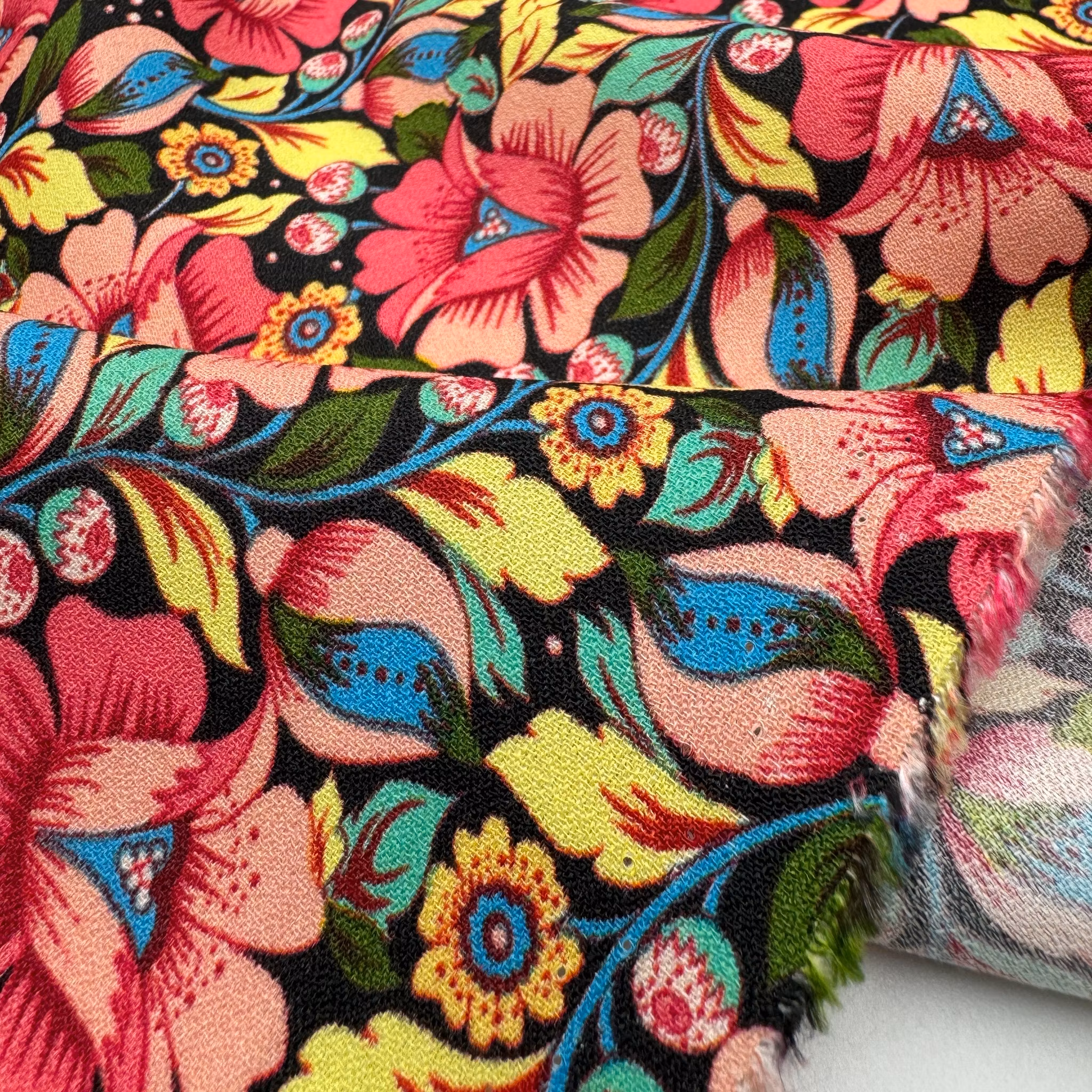 Viskoscrêpe rosa/gul blommig