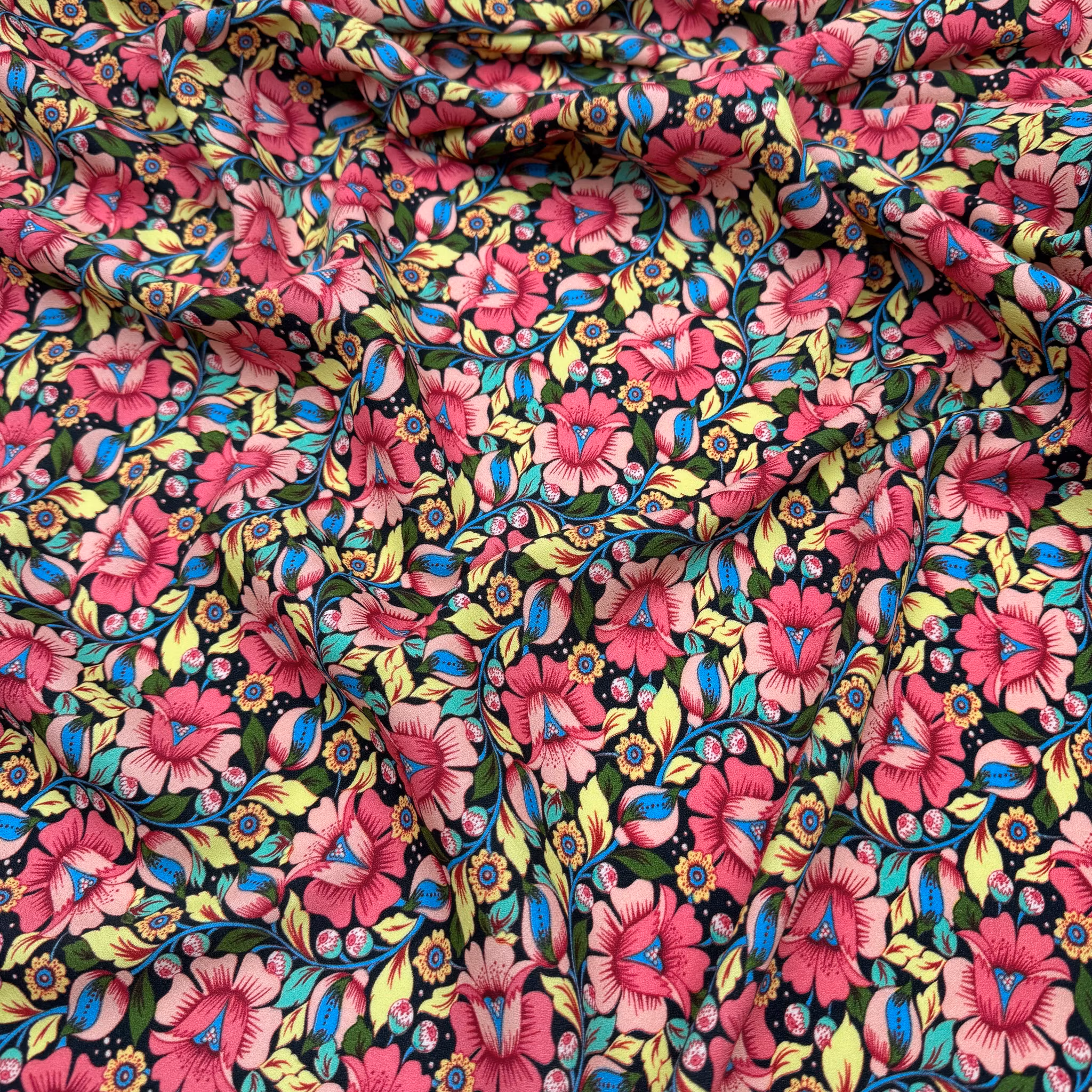 Viskoscrêpe rosa/gul blommig