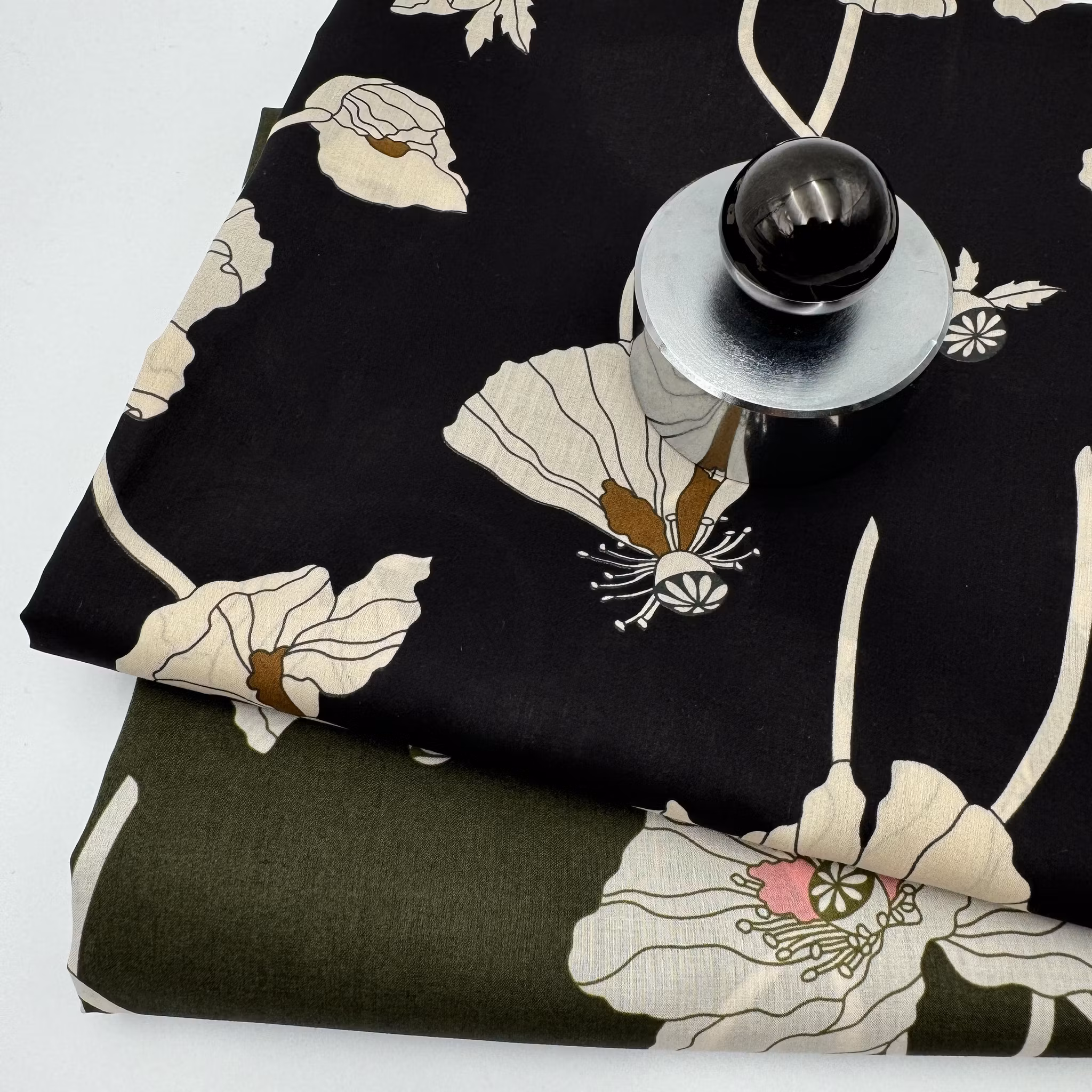 Liberty Tana lawn - Fragile blooms svart