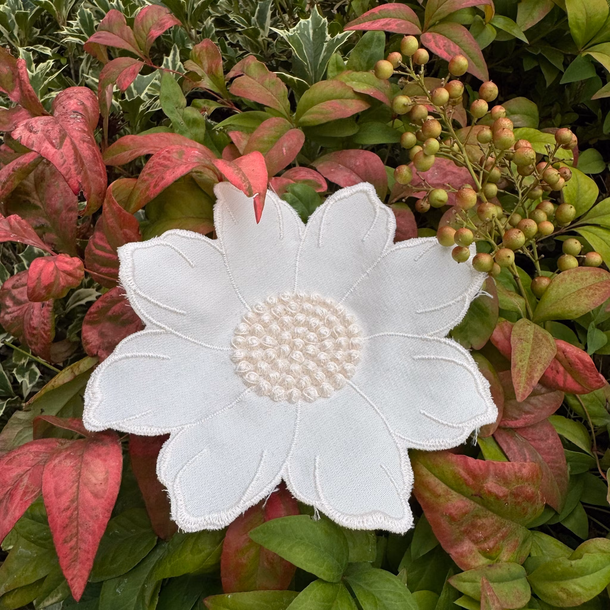 Blomapplikation vit 14cm