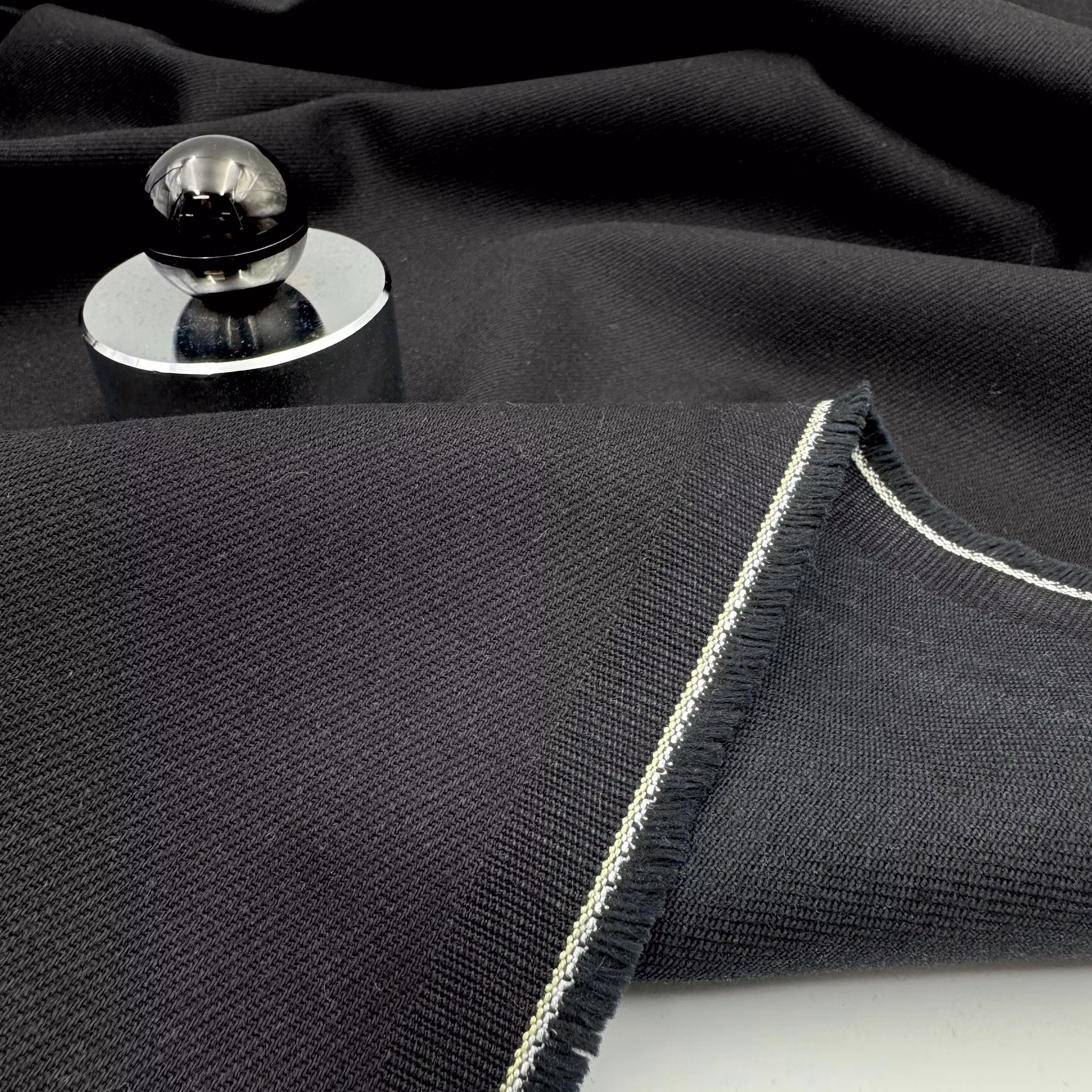 PANGERBJUDANDE 3m svart jeans D&G