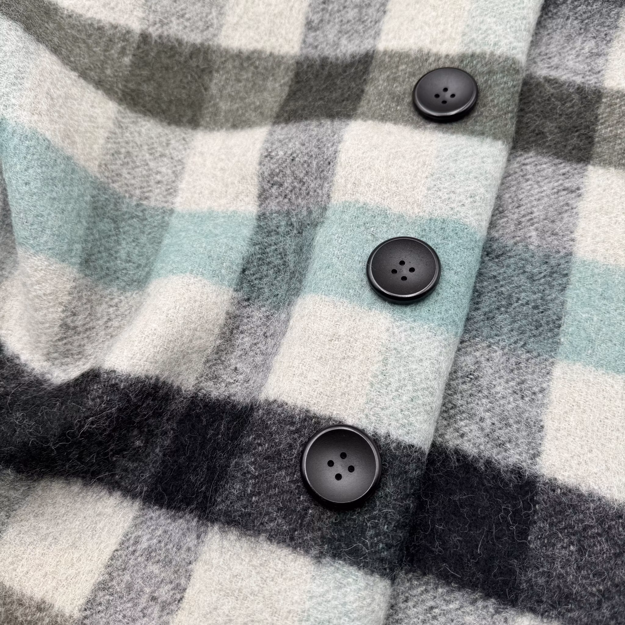 Kapp-kit rutigt o blommigt