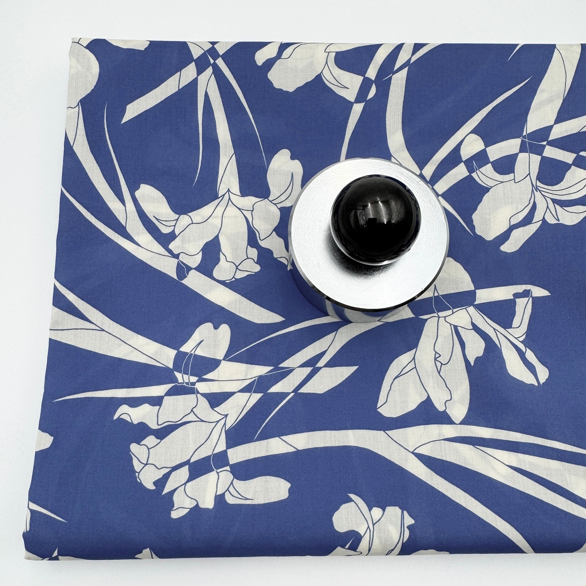 Liberty Tana lawn - Iris Scatter blå