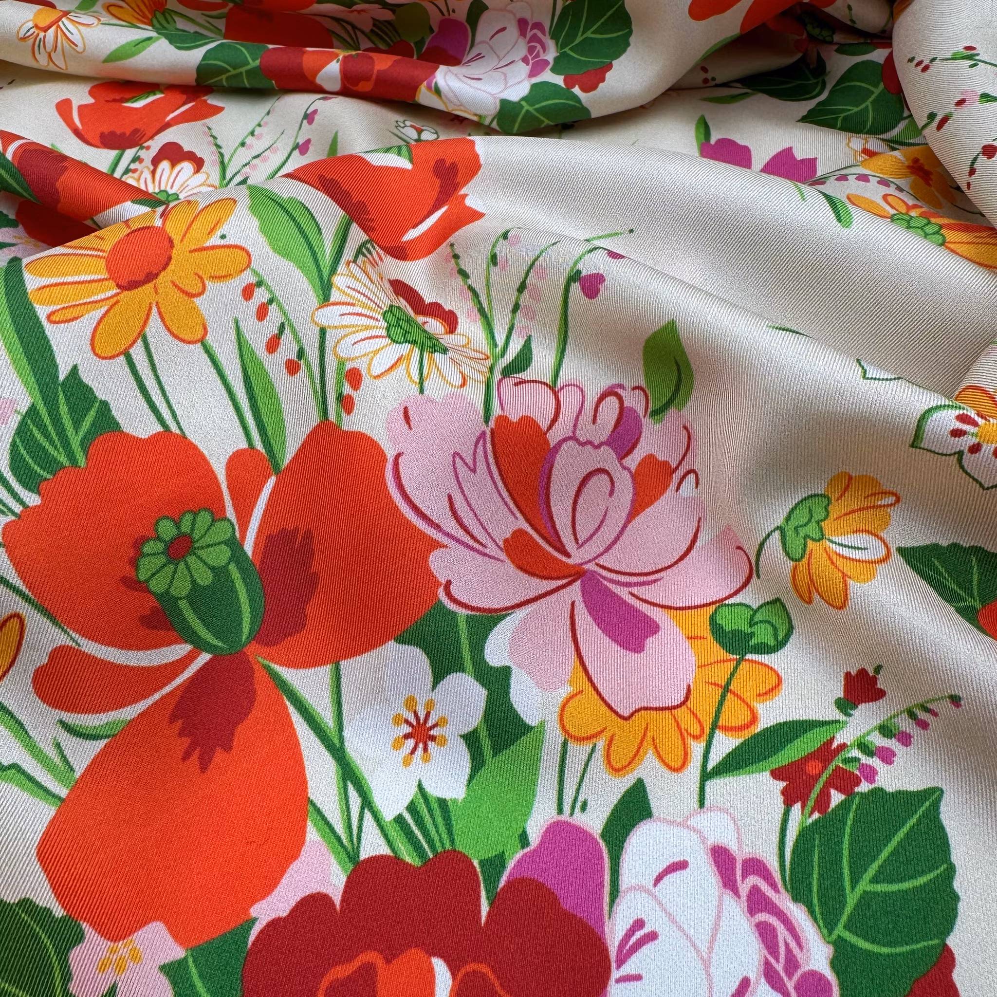 Sidentwill gräddvit botten blommig Gucc*