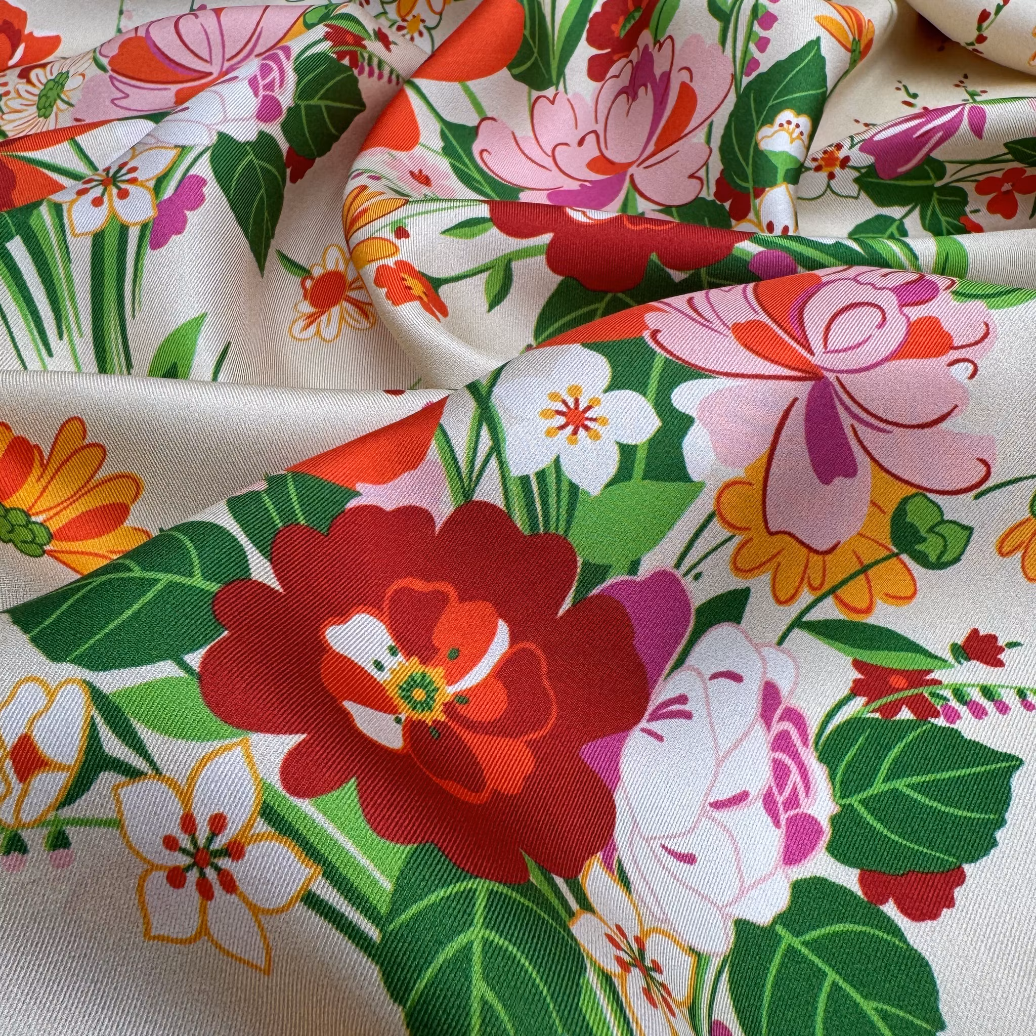 Sidentwill gräddvit botten blommig Gucc*