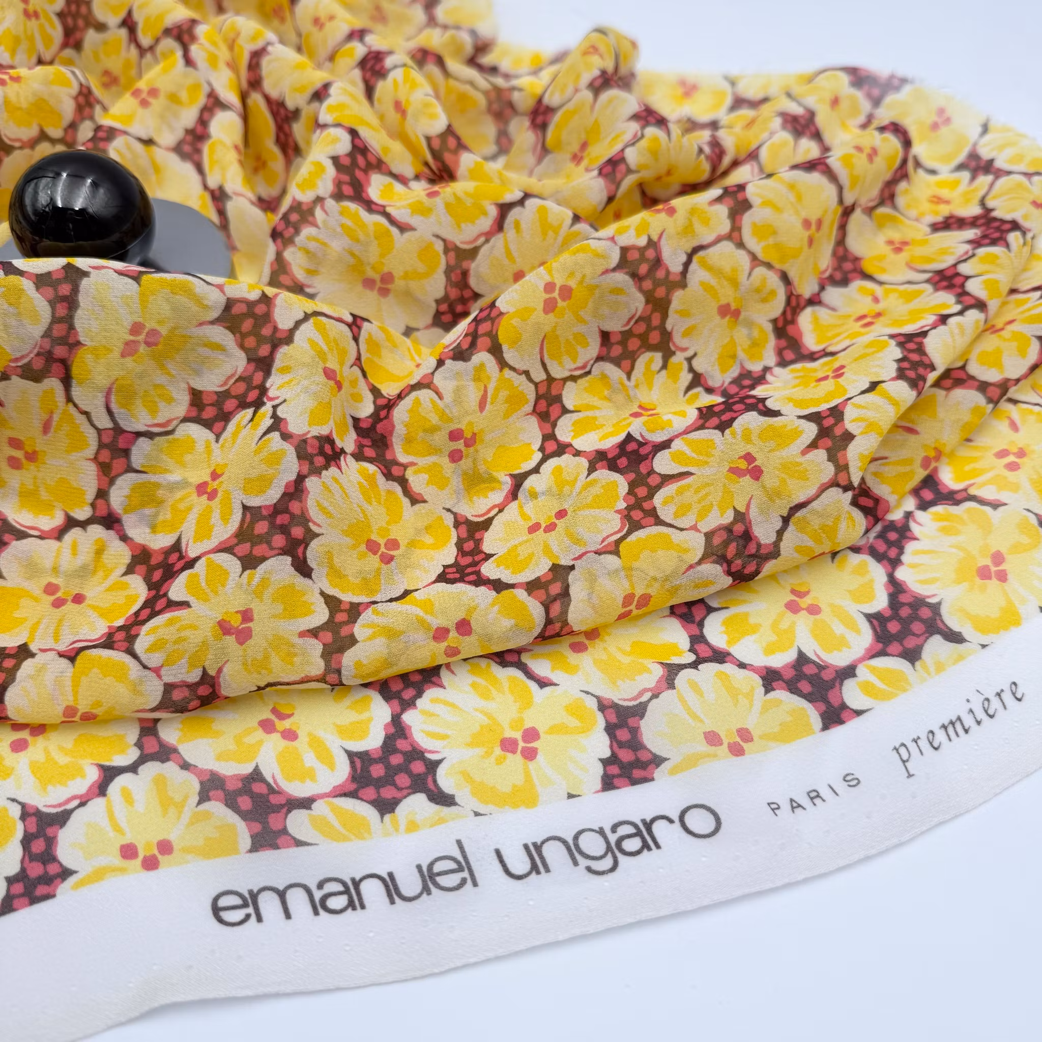 Siden crêpe de chine gul blommig Ungar*