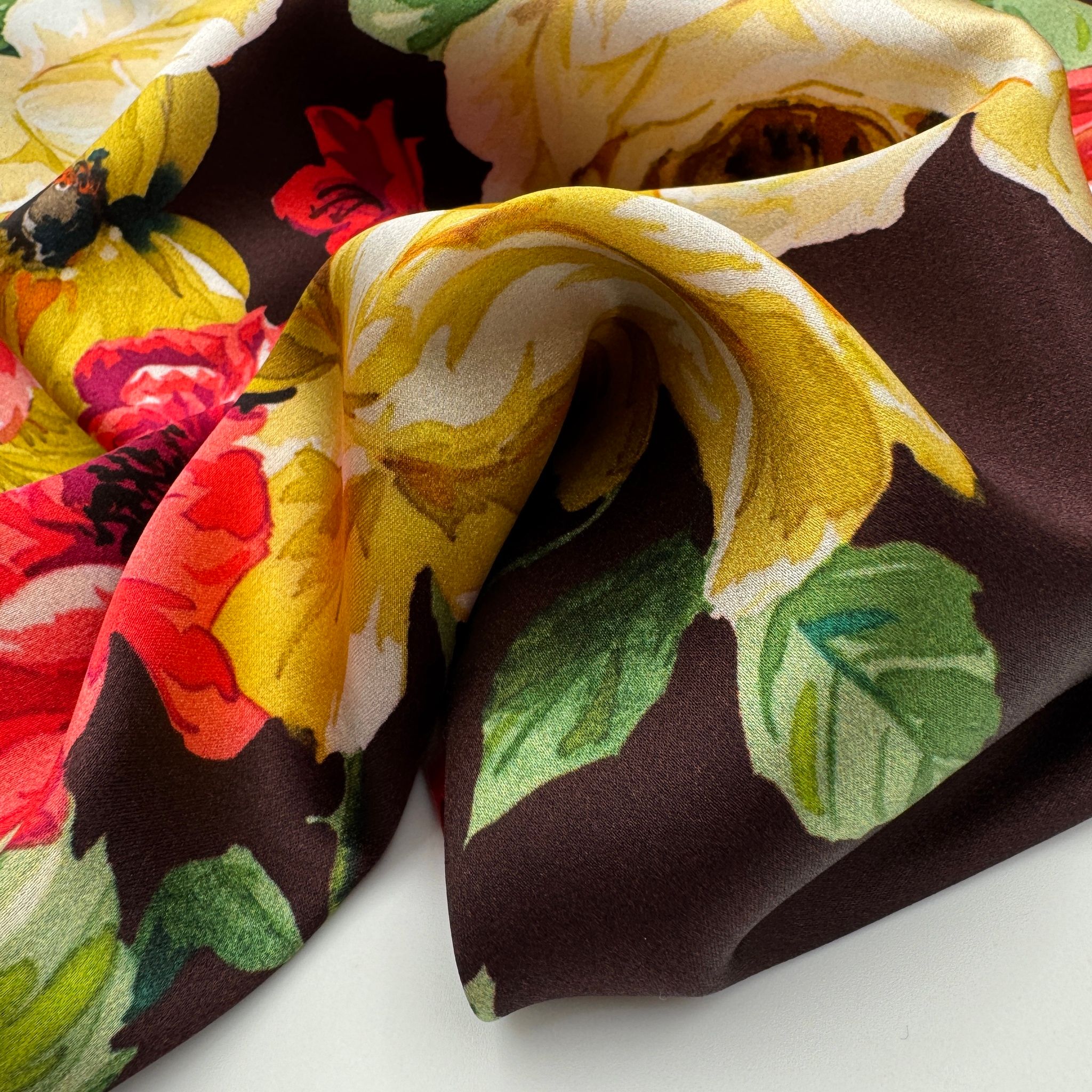 Sidensatin brun botten rosor