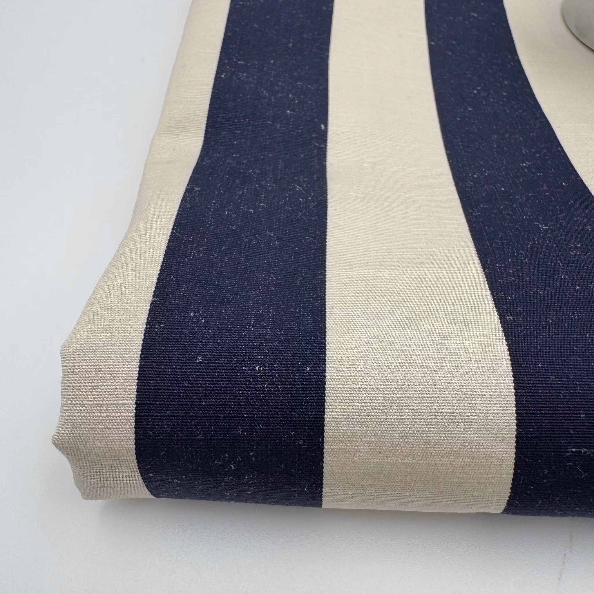 Kraftig poplin marin/beige bredrand Gucc*