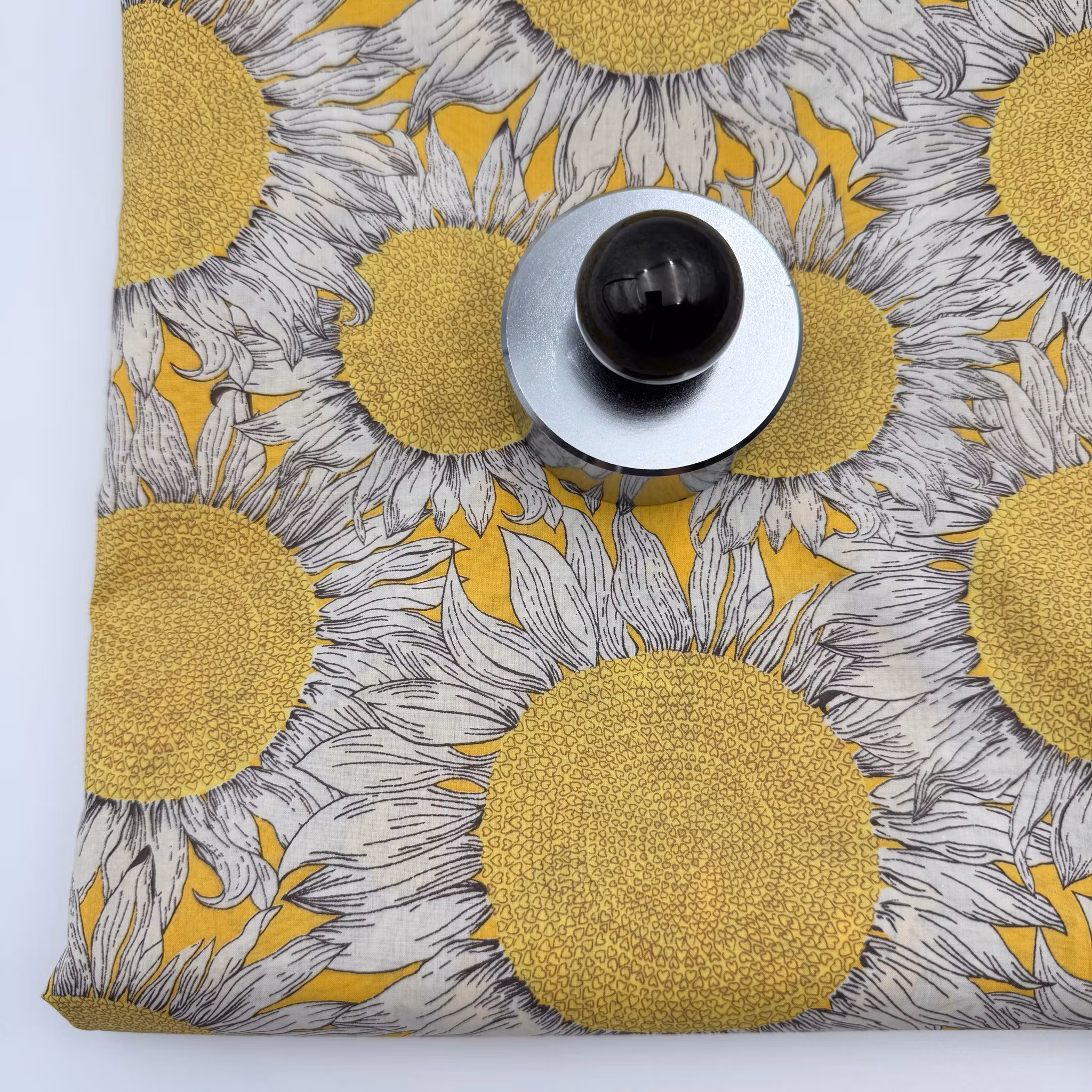 Libertytyg Tana Lawn solrosor