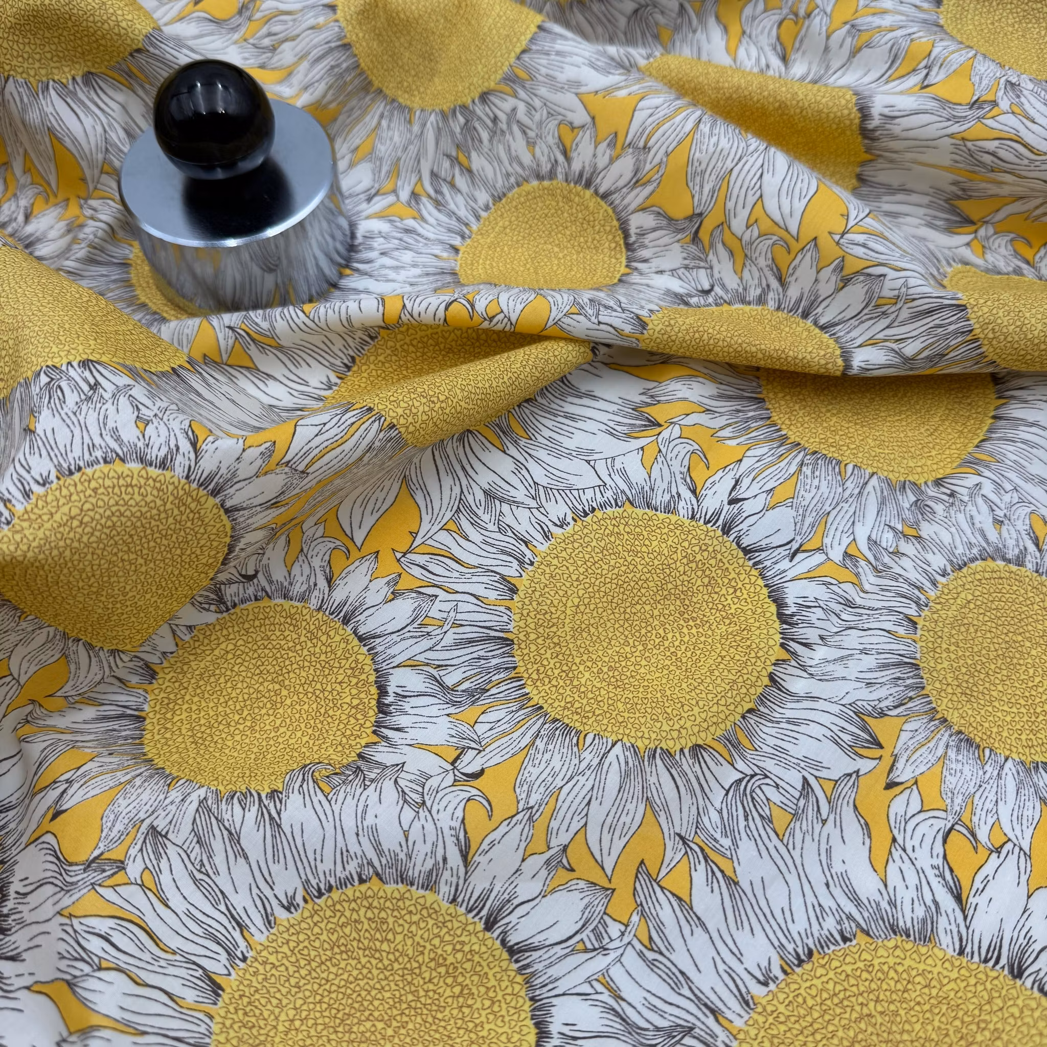 Libertytyg Tana Lawn solrosor