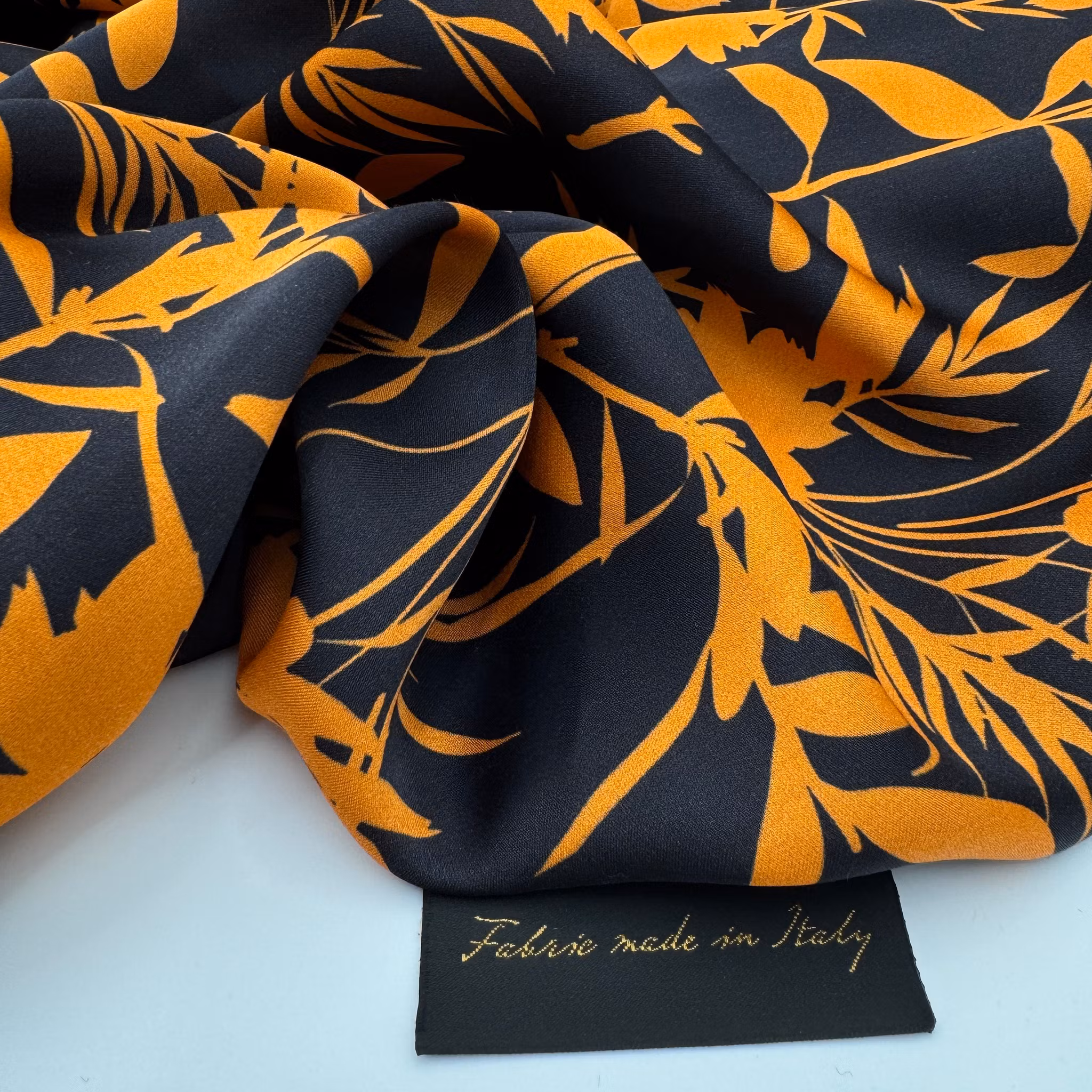 Viskossatin svart/orange