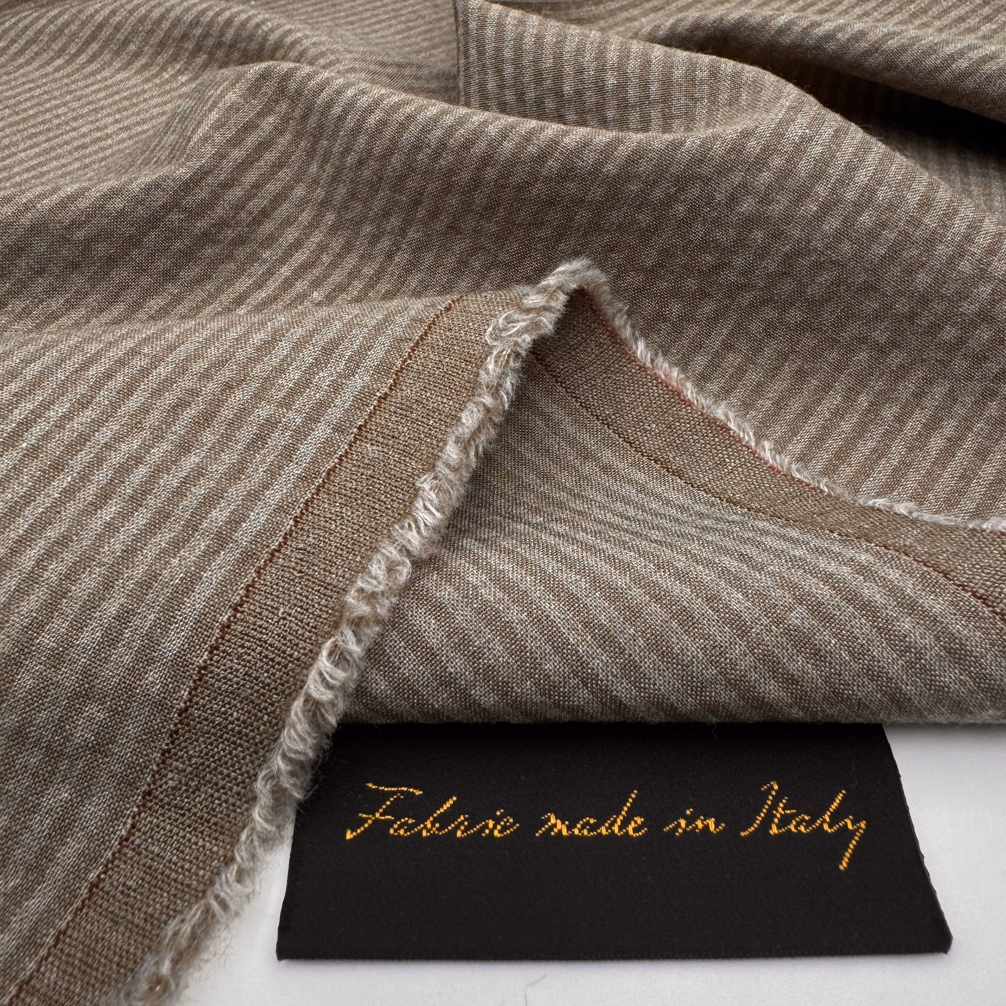 Ullbäckebölja smalrand ljusbrun