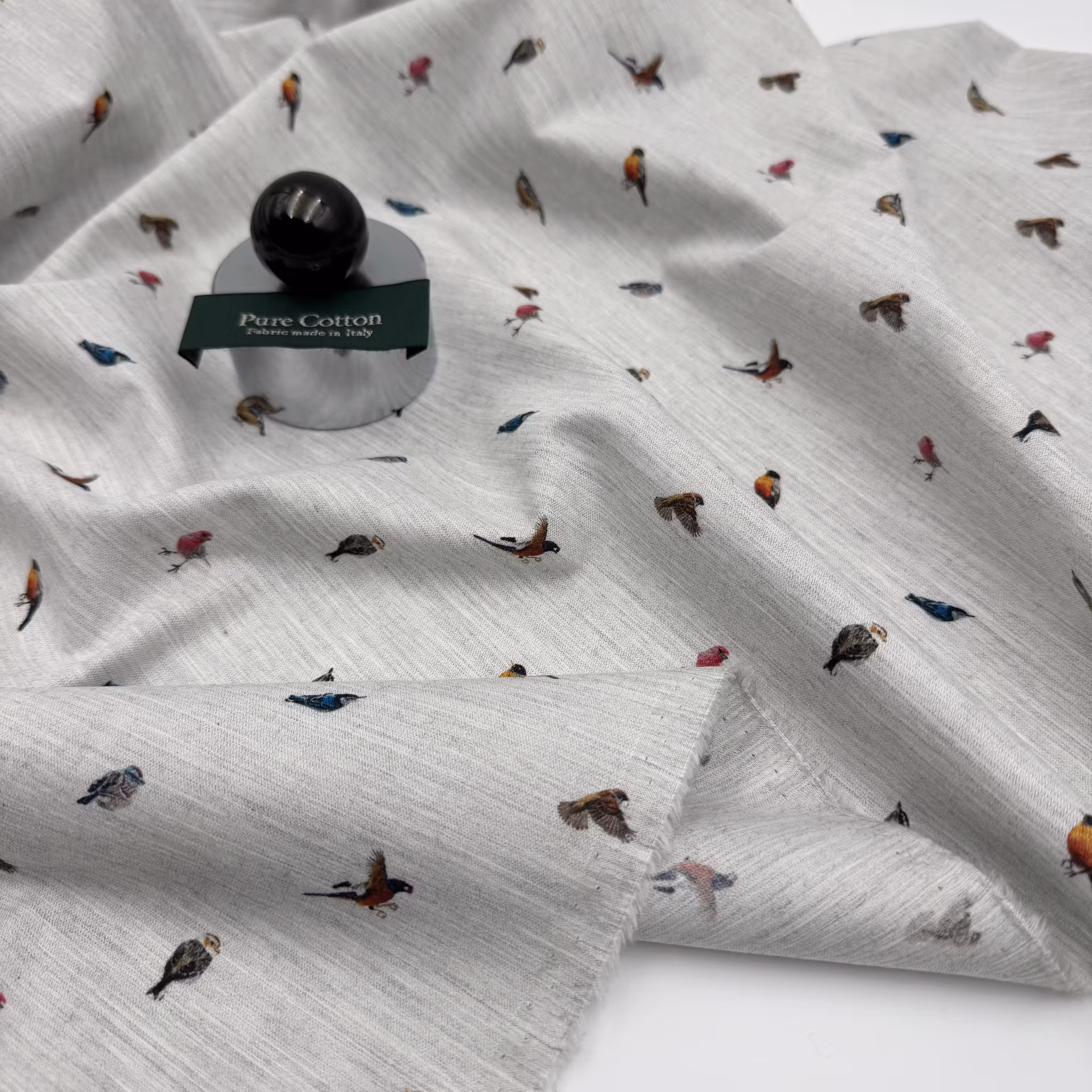 Skjortbomull ljusgrå fåglar