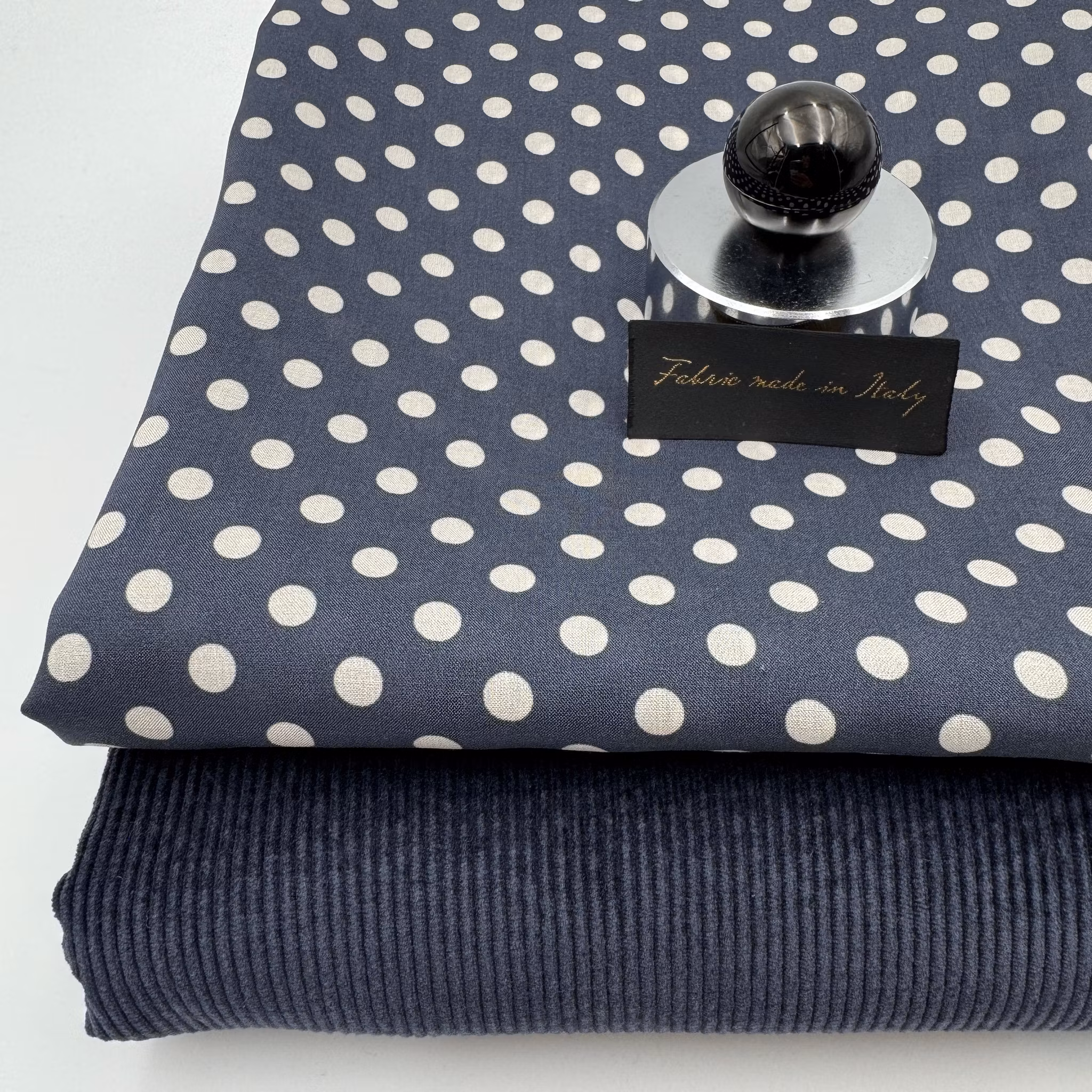 Viskos blå/vit prickig