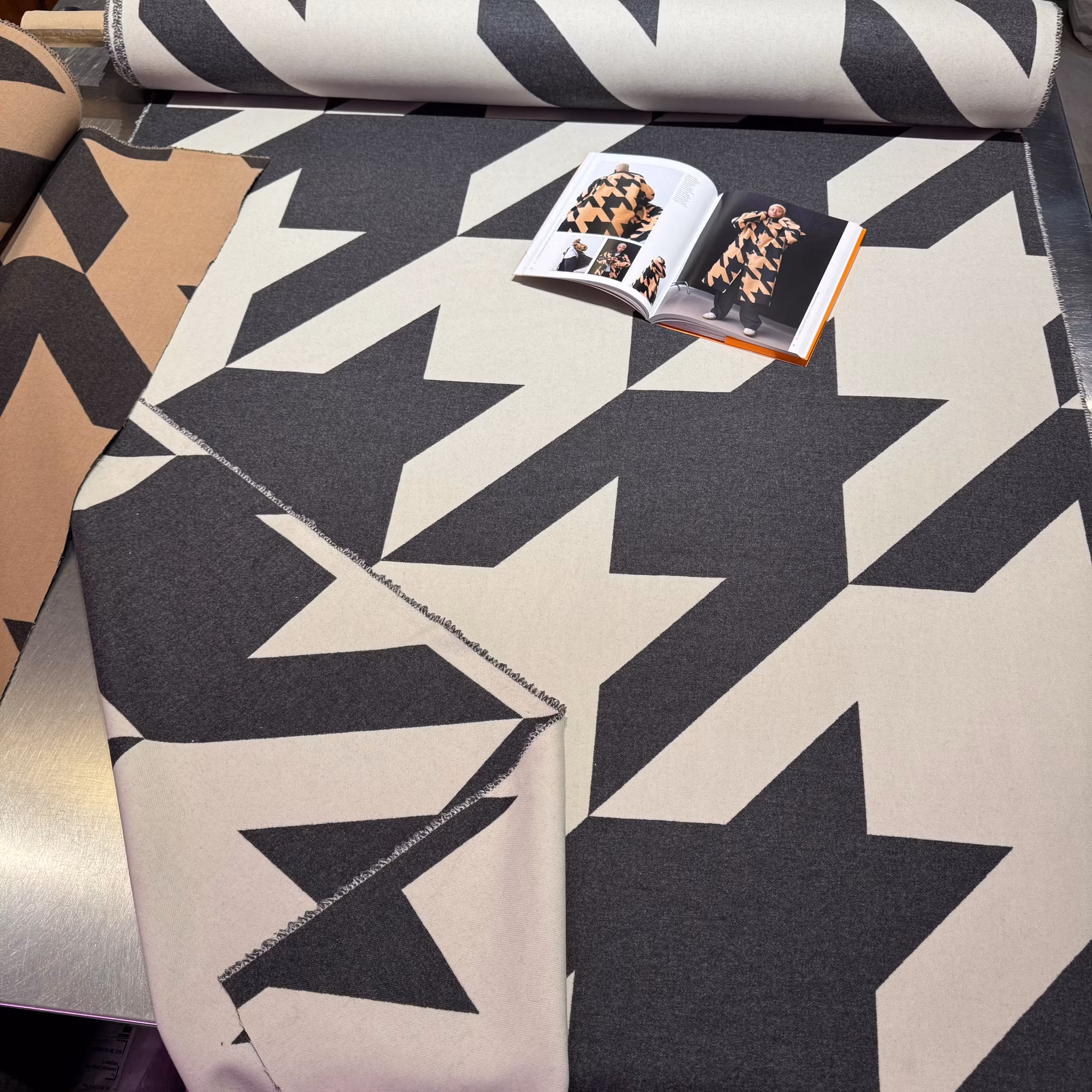 Kappull megahundtand vit/grå