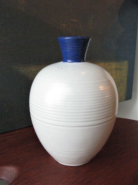 white/blue vase 3114