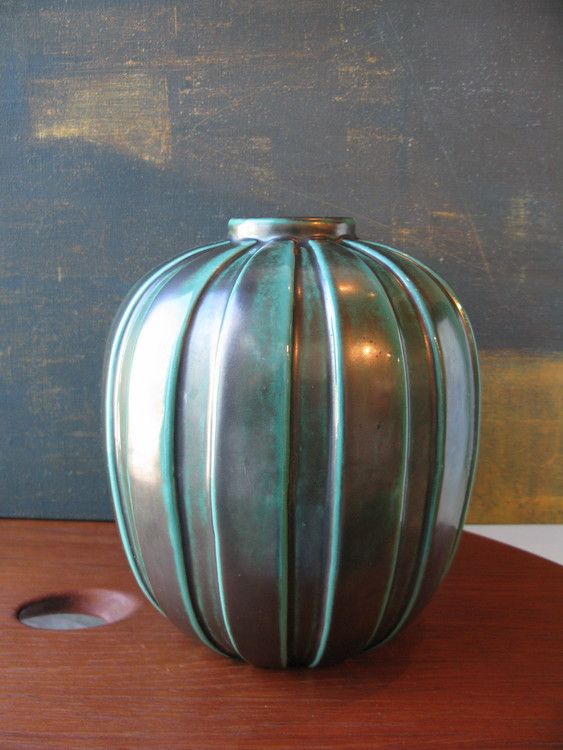 Green vase 322