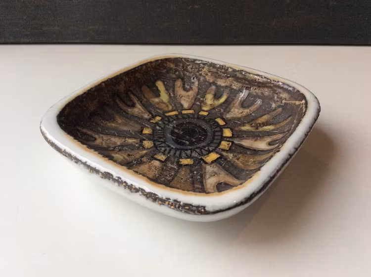 Brownish ashtray 4111