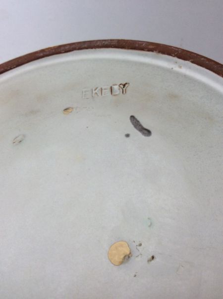 Accordion player in ashtray 3118