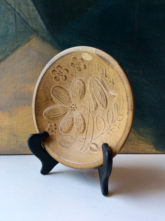 Yellowish bowl 123