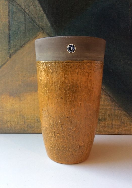 Yellow vase 3061A