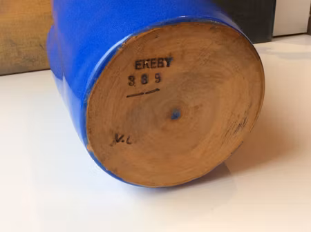 Blue vase 389