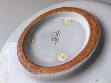 White ashtray 48 with elephant
