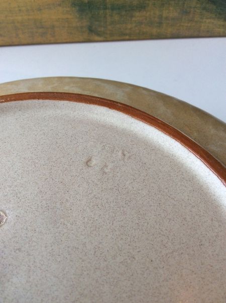 Yellowish/green bowl 52
