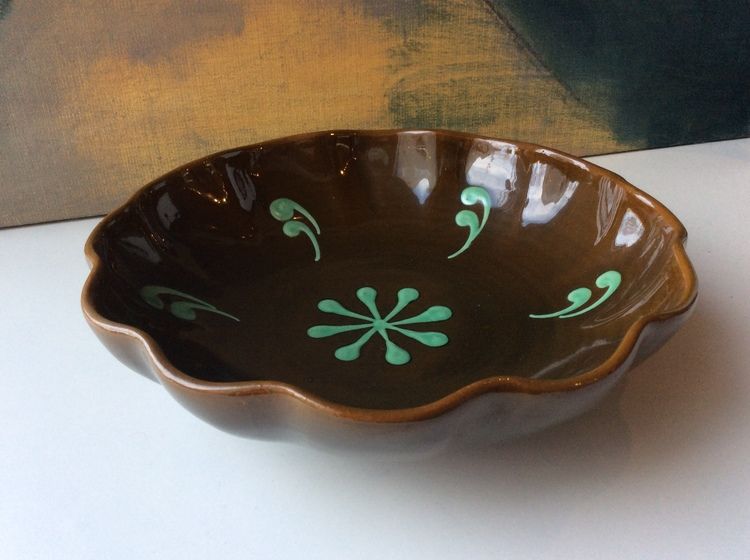 Brown/green bowl 10