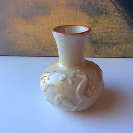 Yellowish vase 10/
