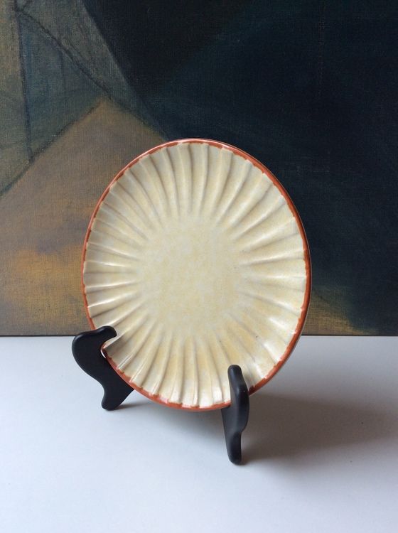 Yellow/orange small plate 10