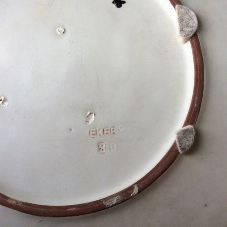 Greyish large plate 20