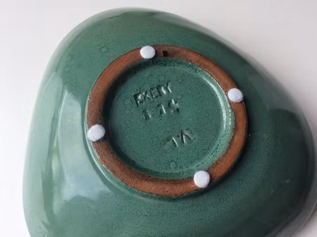 Green/white bowl 174