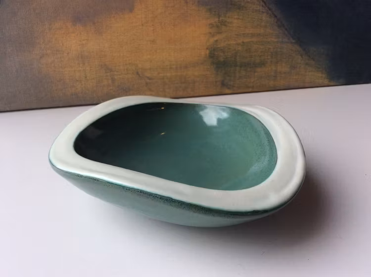 Green/white bowl 174