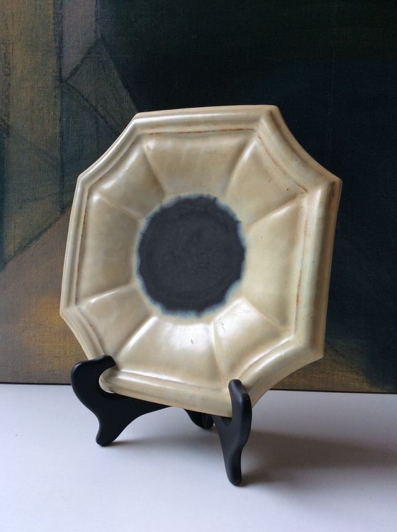 Yellowish/brown plate 2430