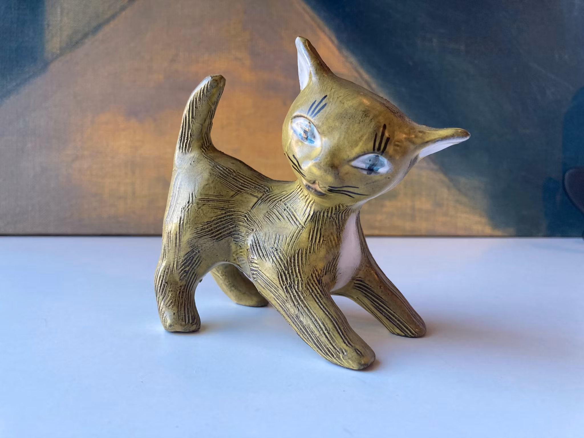 Yellow cat 8005