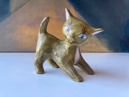 Yellow cat 8005