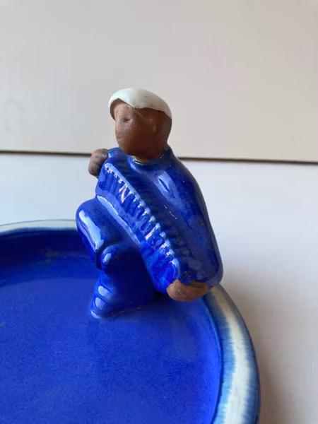 Accordion man ashtray 3118