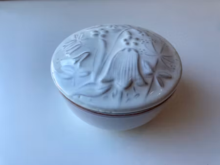 White bonbonierre 32