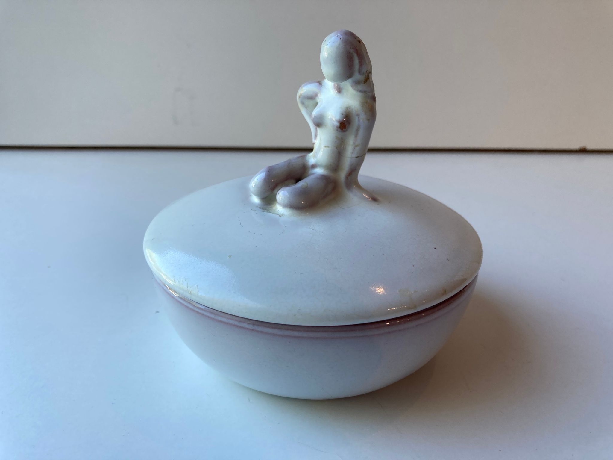 White bonbonierre 9