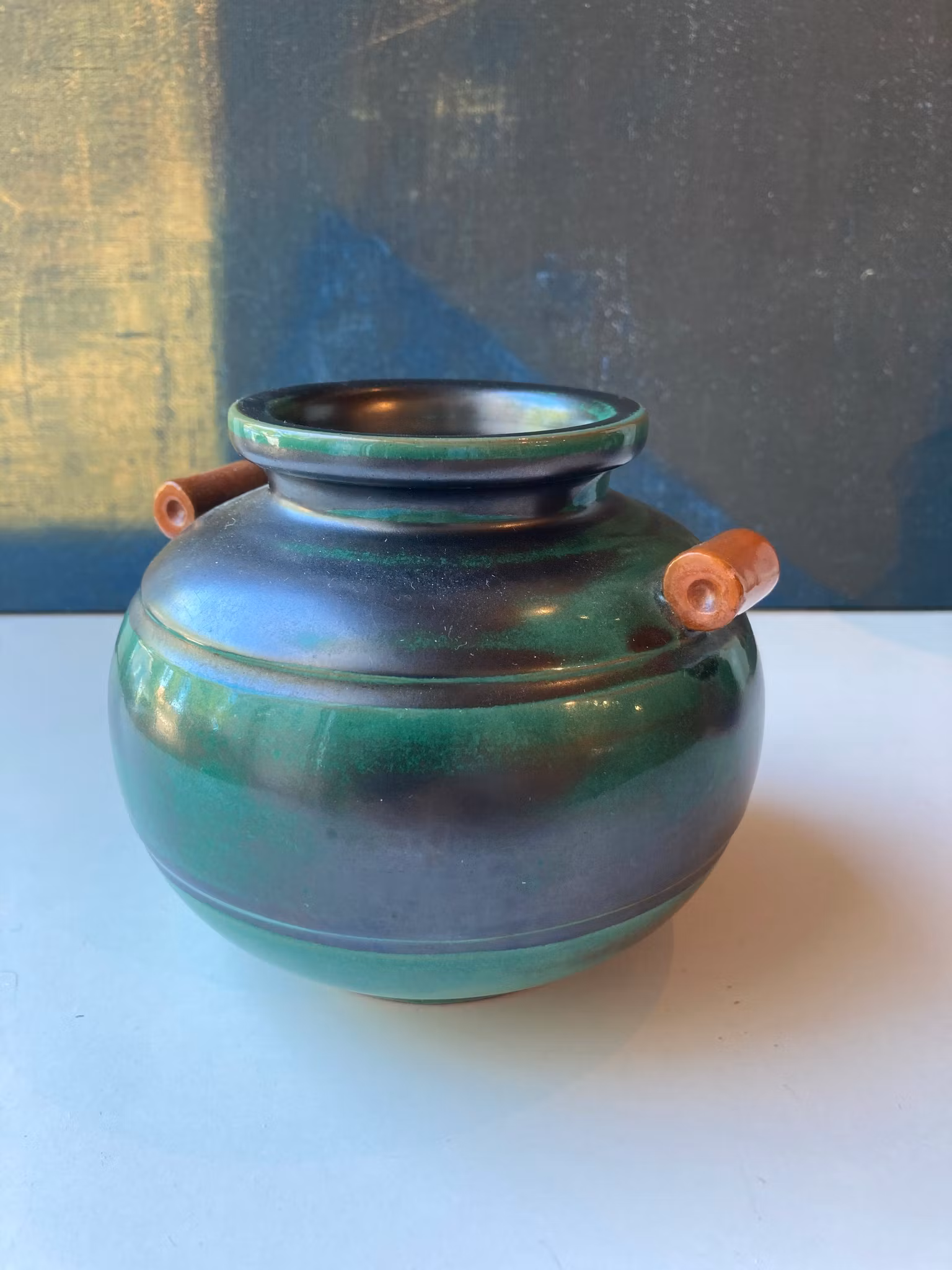 Green vase 2750