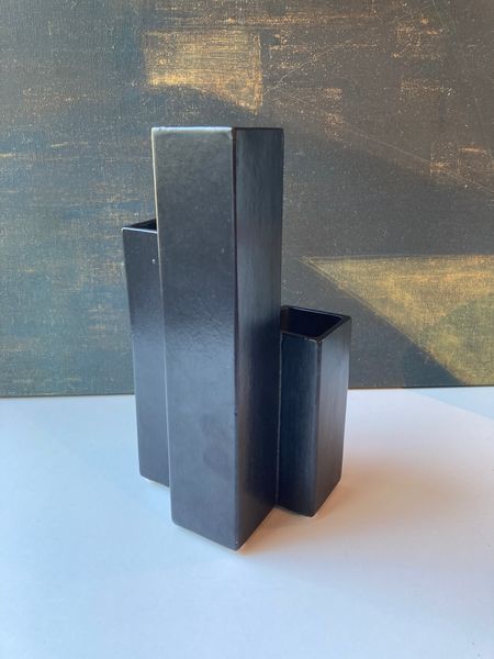 Black Manhattan vase 1118T