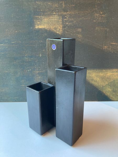 Black Manhattan vase 1118T
