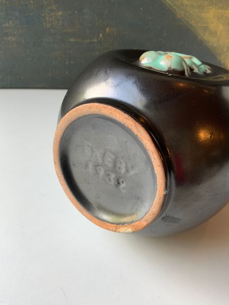 Black/green vase 1932