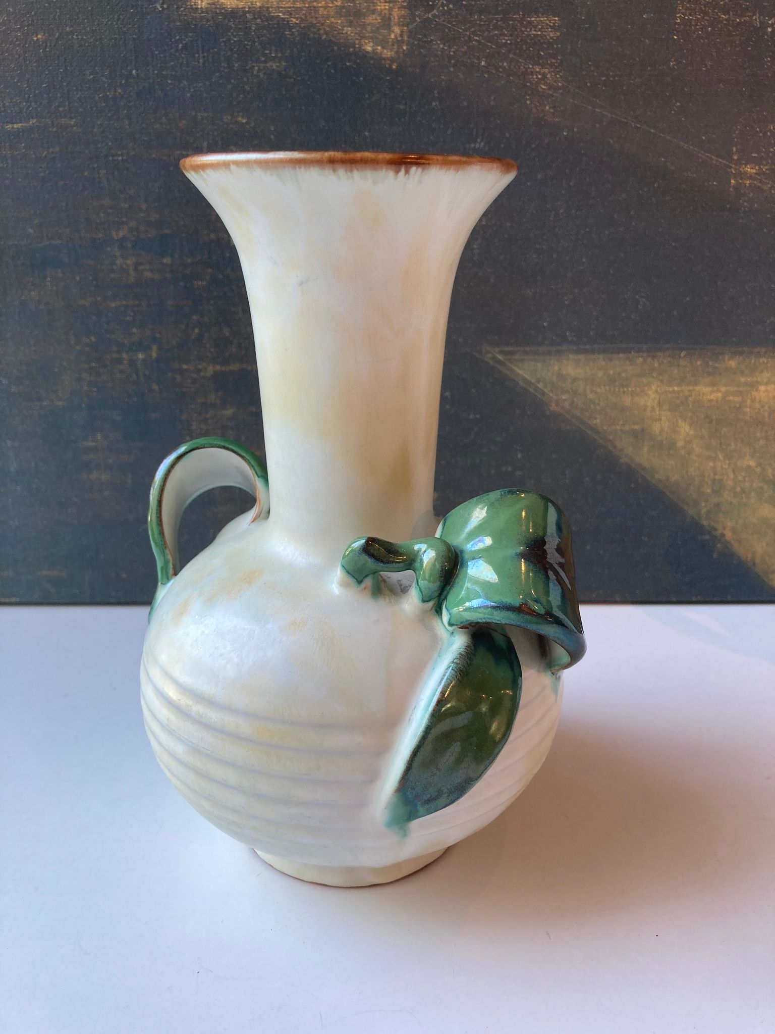 Beige/green vase 224