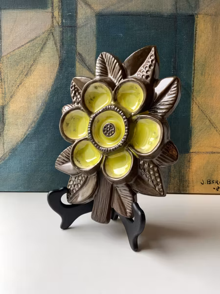 Yellow wall plate 1071Y