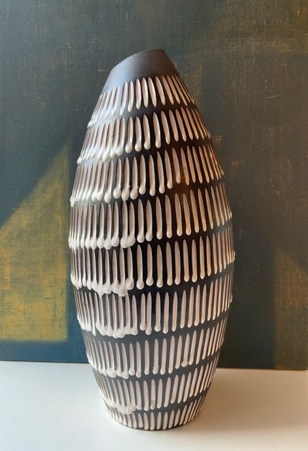 Negro floor vase 2137